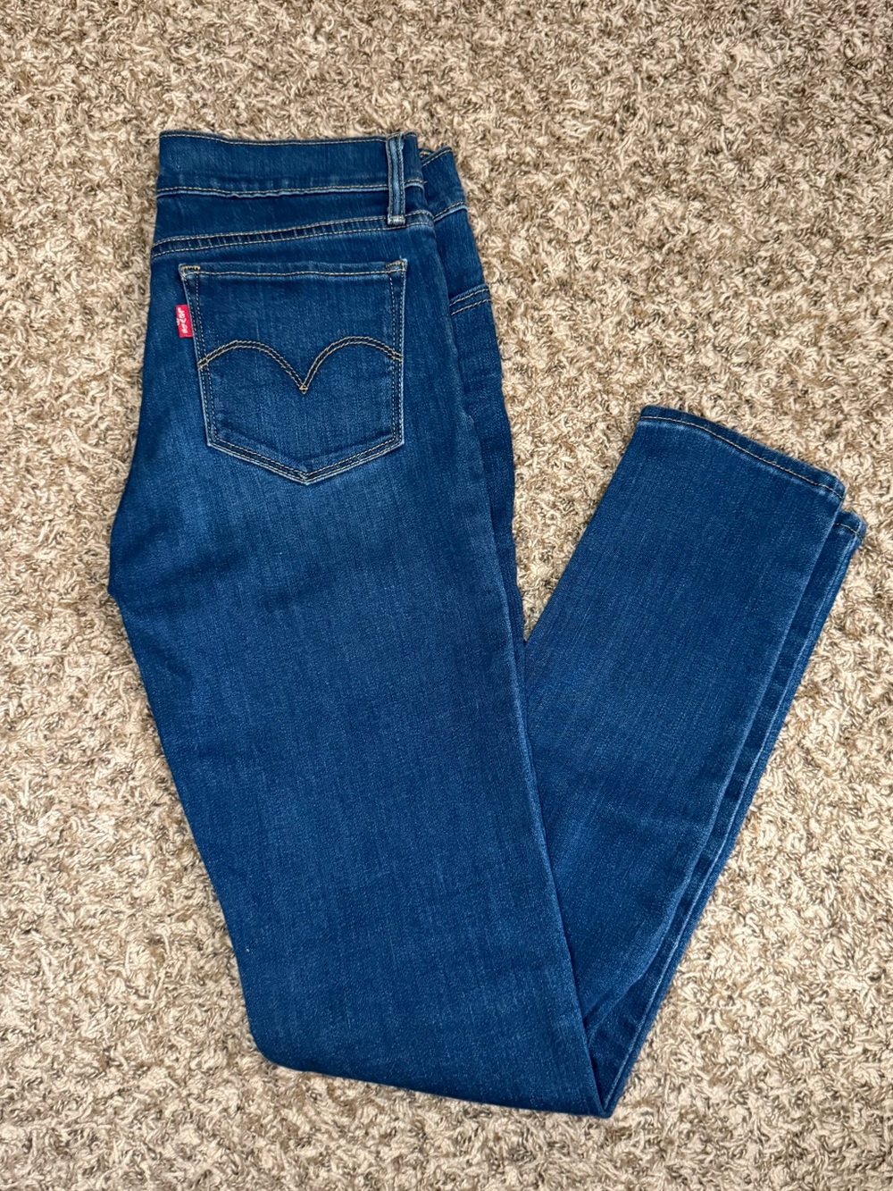 711 Levi’s Women's Dark Blue Skinny Jeans